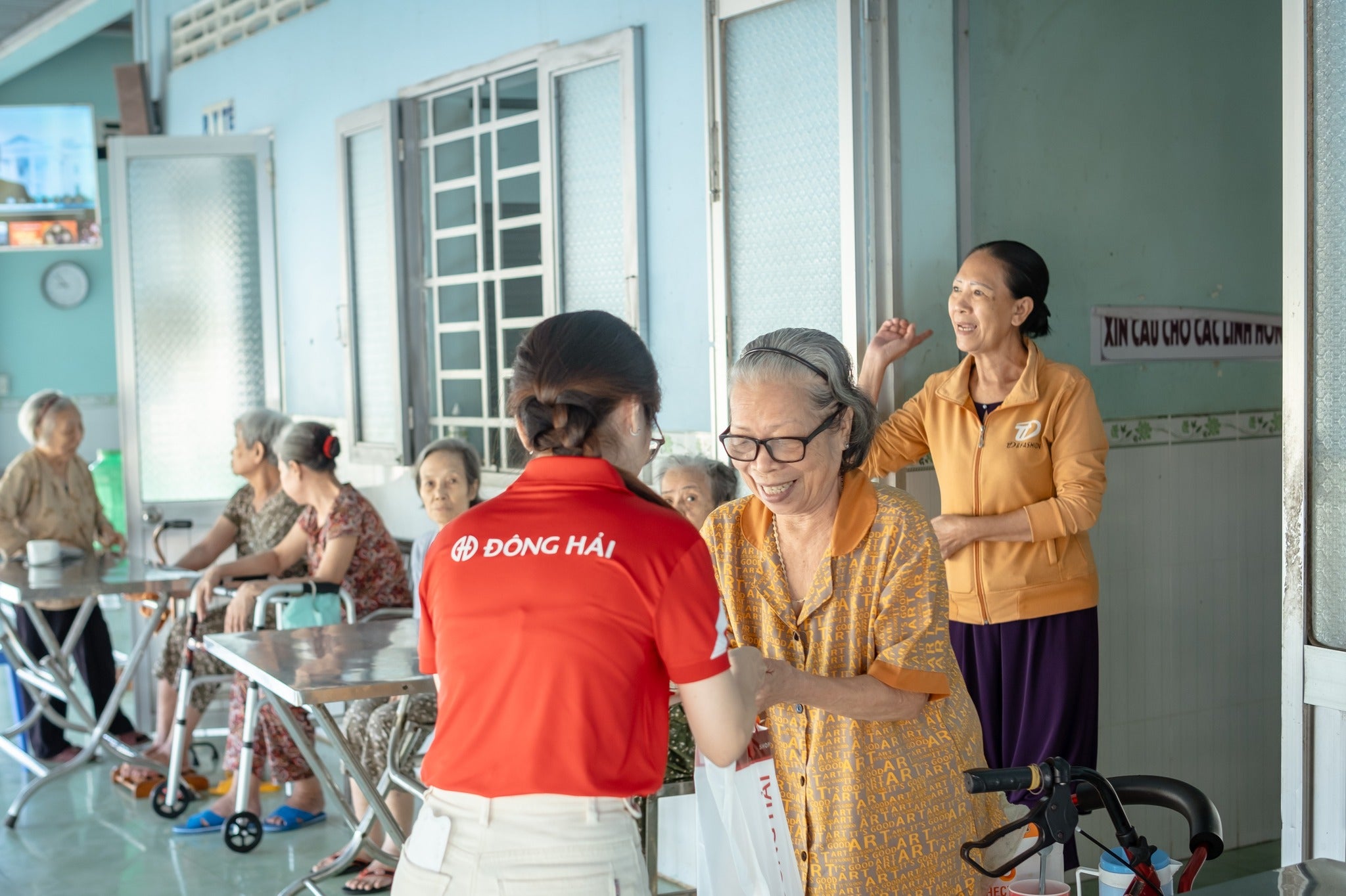 Tặng Quà Người Cao Tuổi