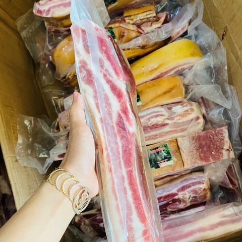 Gói thịt ba rọi heo rừng lai hút chân không