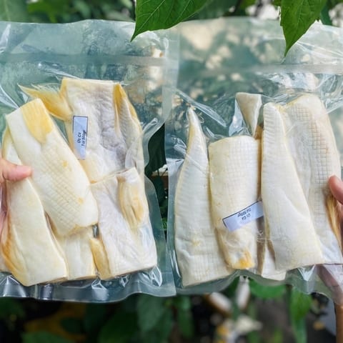 Hai túi hút chân không đựng ức cá dừa khô