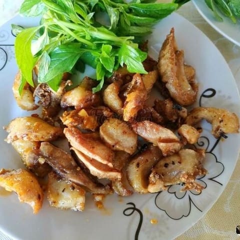Đĩa gân cá ngừ chiên sả ớt giòn rụm