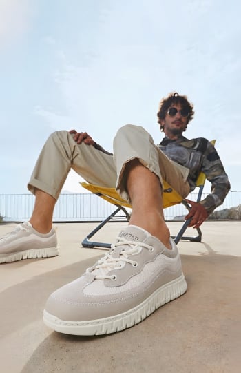 Giày Sneaker