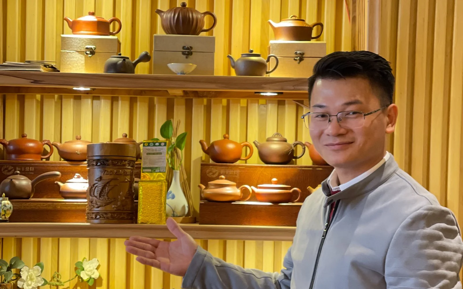ẤM CHÉN VÀ TRÀ CỤ