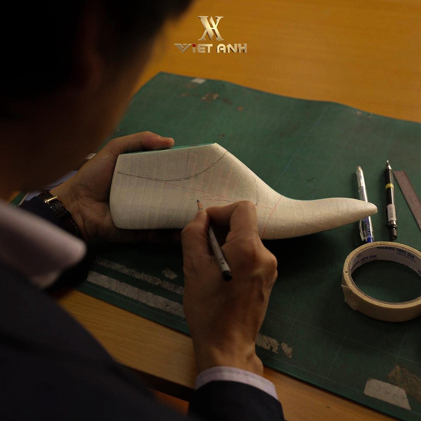 CÔNG XƯỞNG GIÀY THỦ CÔNG HANDMADE