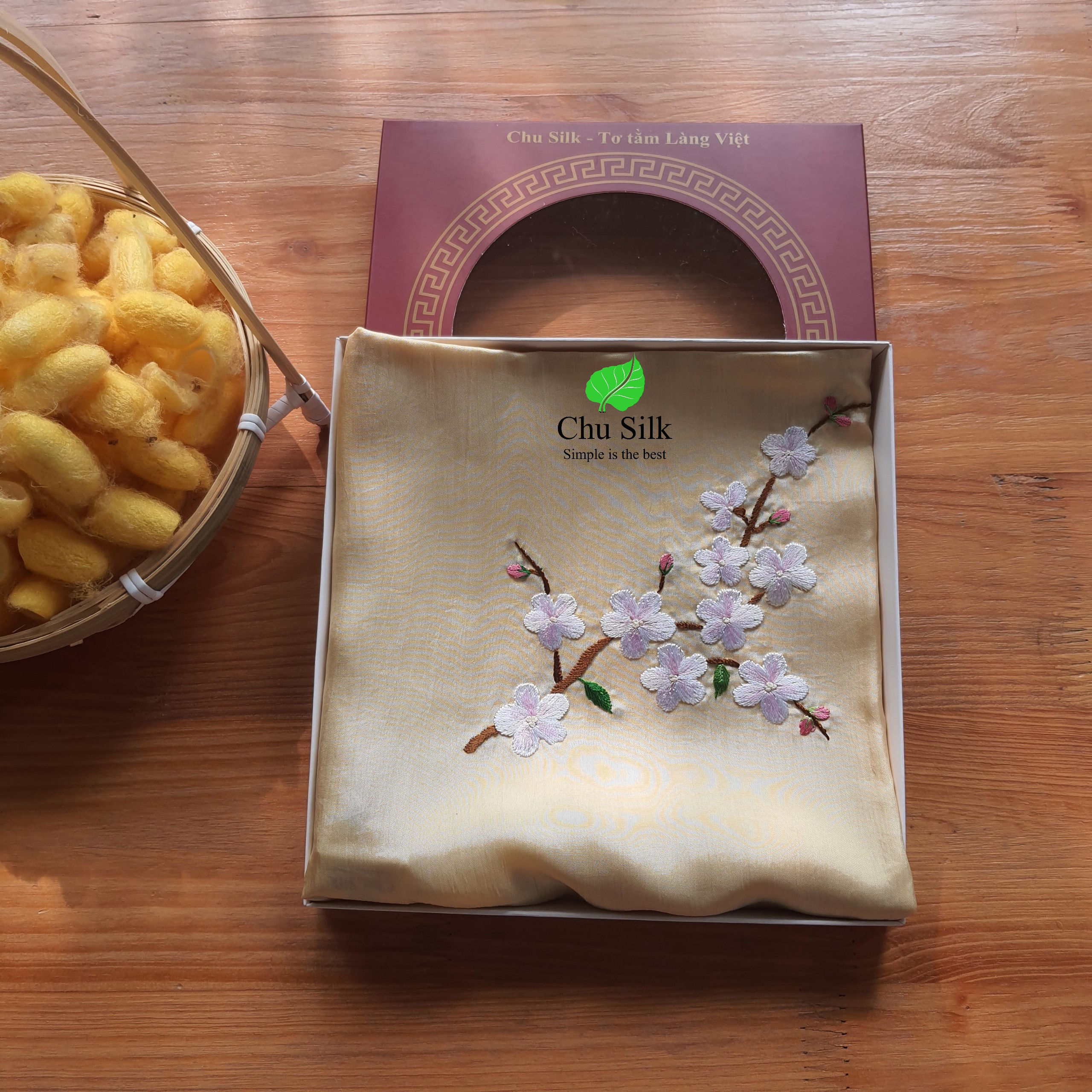 Khăn quàng tơ tằm