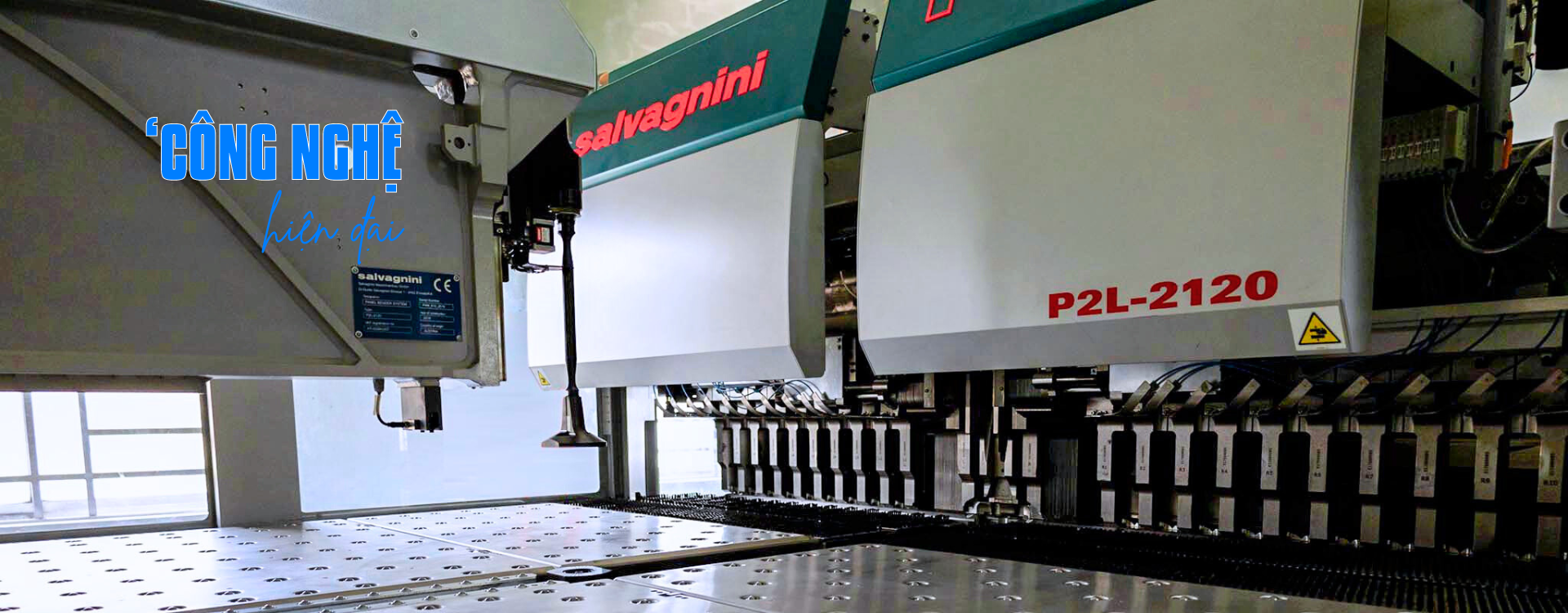 Máy chấn Salvagnini - cỗ máy của Inoxsapai