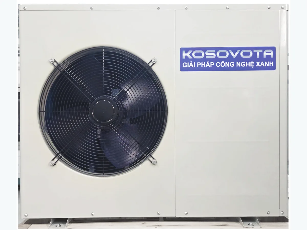 Cục nóng bơm nhiệt thương mại Kosovota đặt ngoài trời, ghép bồn bảo ôn inox