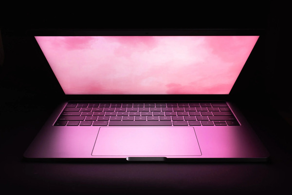 Giữ laptop chạy khi gập nắp giúp không gián đoạn công việc