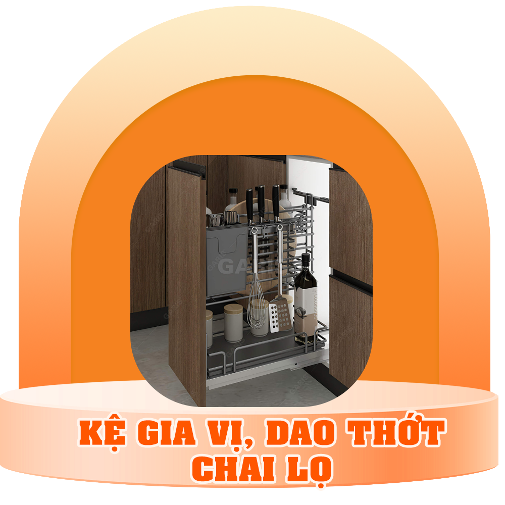 Kệ gia vị, dao thớt, chai lọ