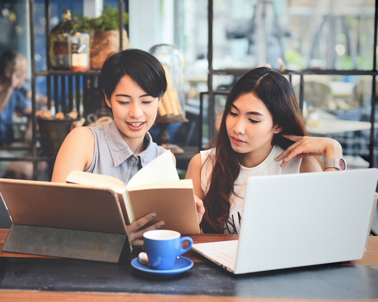 Chương trình quan hệ quốc tế và truyền thông