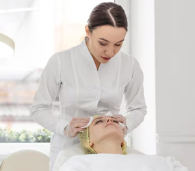 Vous amène à la beauté de la confiance radieuse