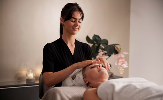 Vous amène à la beauté de la confiance radieuse