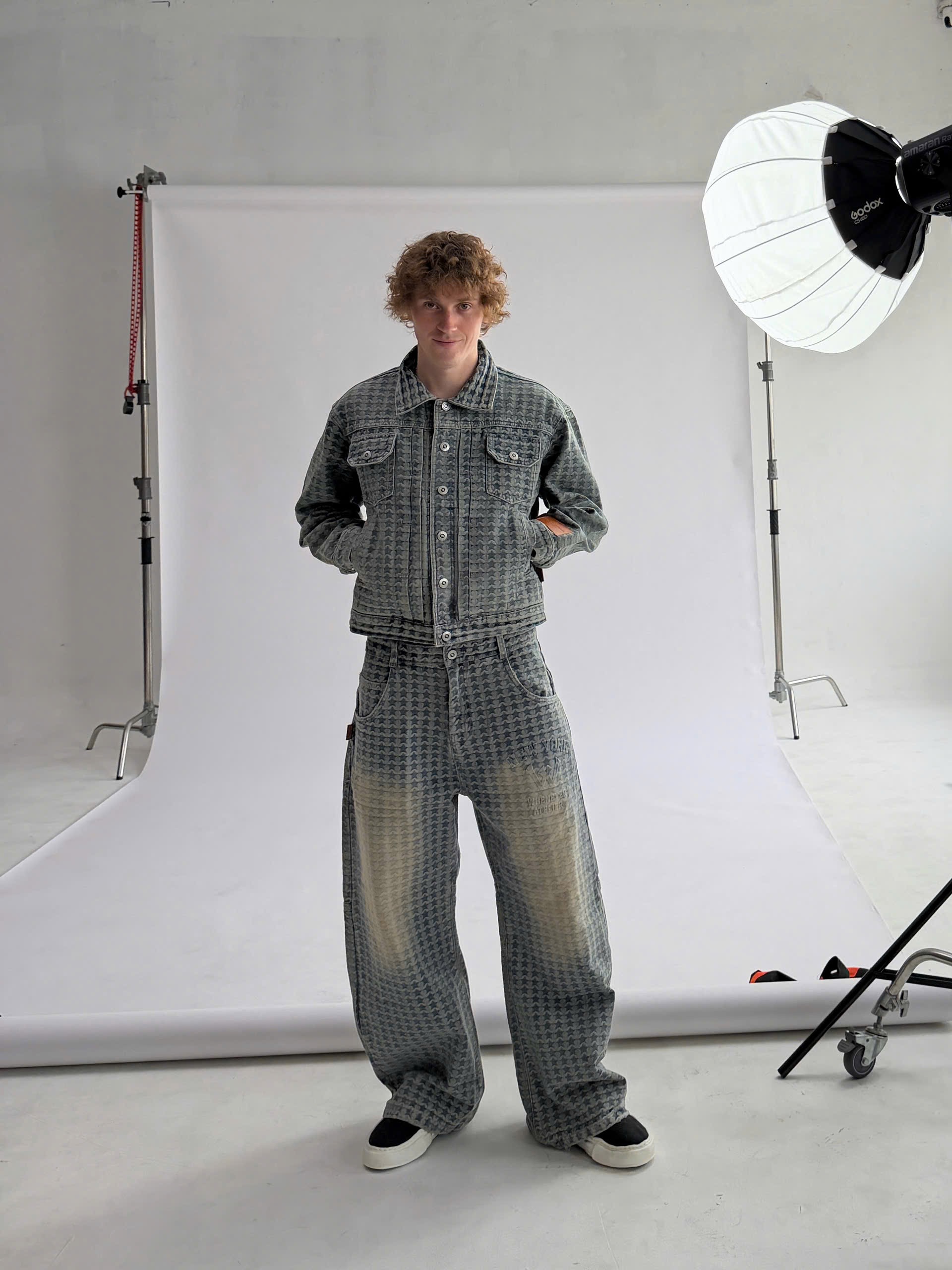 “WHENEVER” STAR WASHED DENIM PANTS