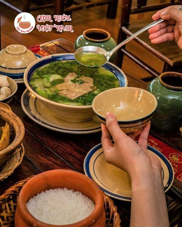 nhà hàng cơm niêu Việt Nam