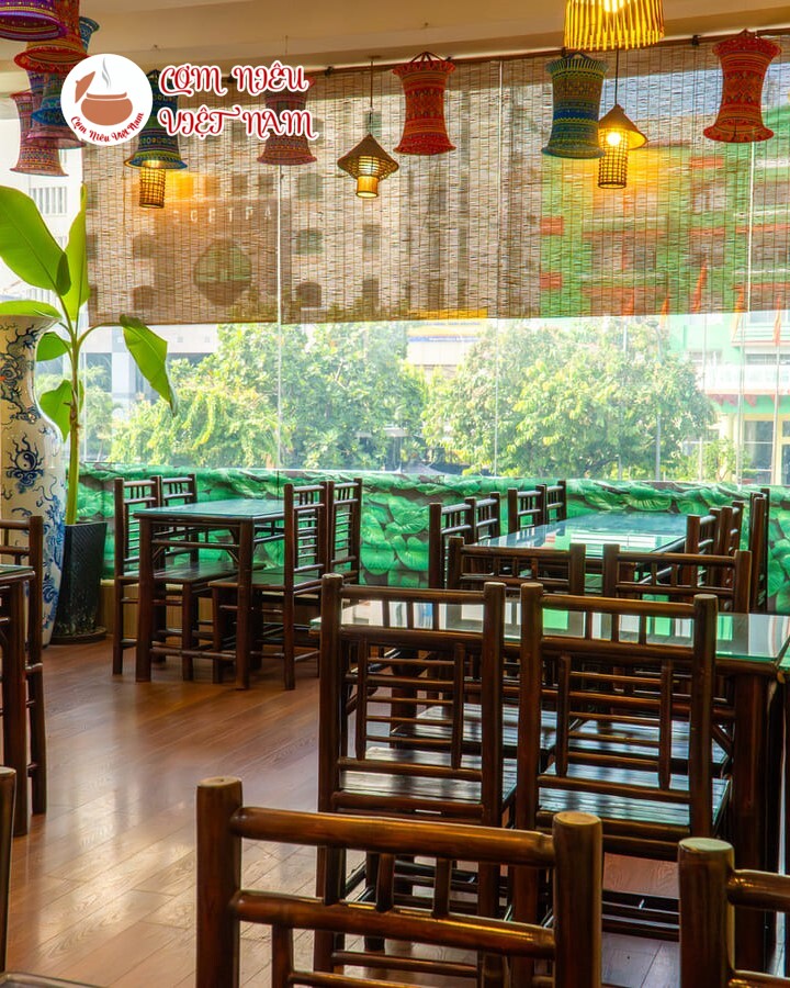 nhà hàng cơm niêu Việt Nam
