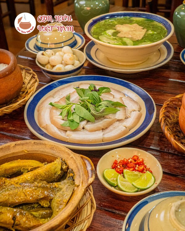nhà hàng cơm niêu Việt Nam