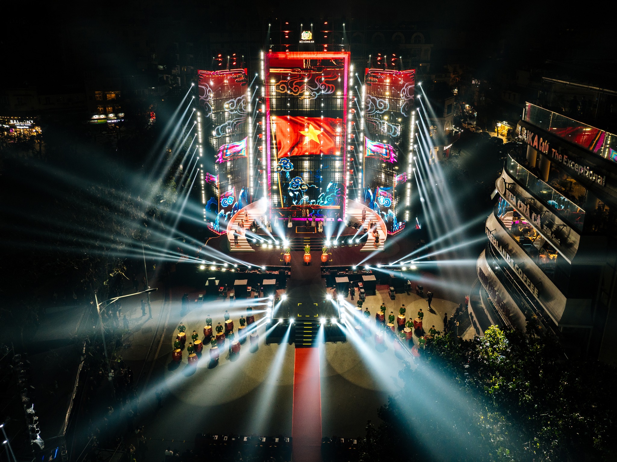 Công ty TNHH Ánh sáng Biểu diễn Tuyệt kỹ, thành lập năm 2002, là nhà phân phối độc quyền thiết bị âm thanh – ánh sáng sân khấu hàng đầu Việt Nam.