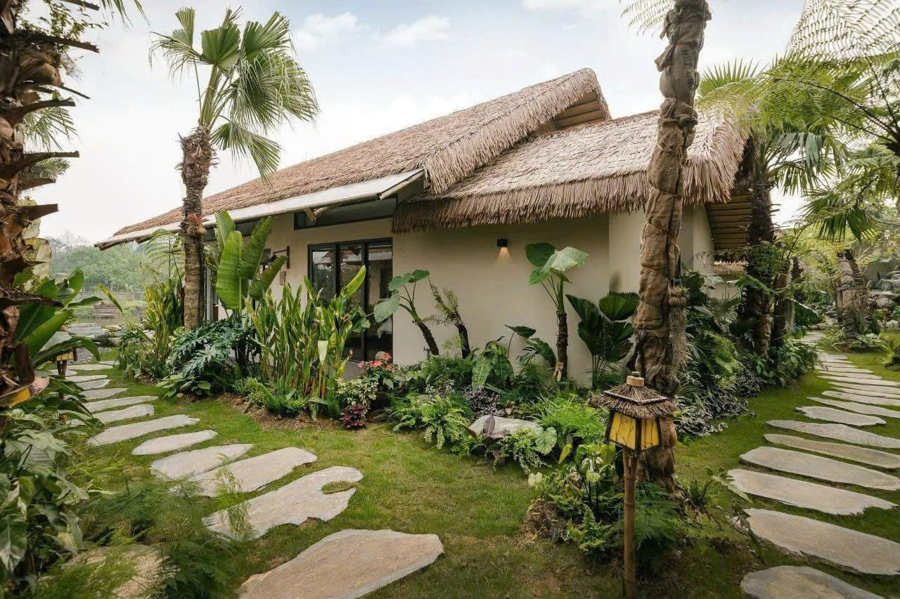 Tấm lá nhân tạo lợp mái Resort