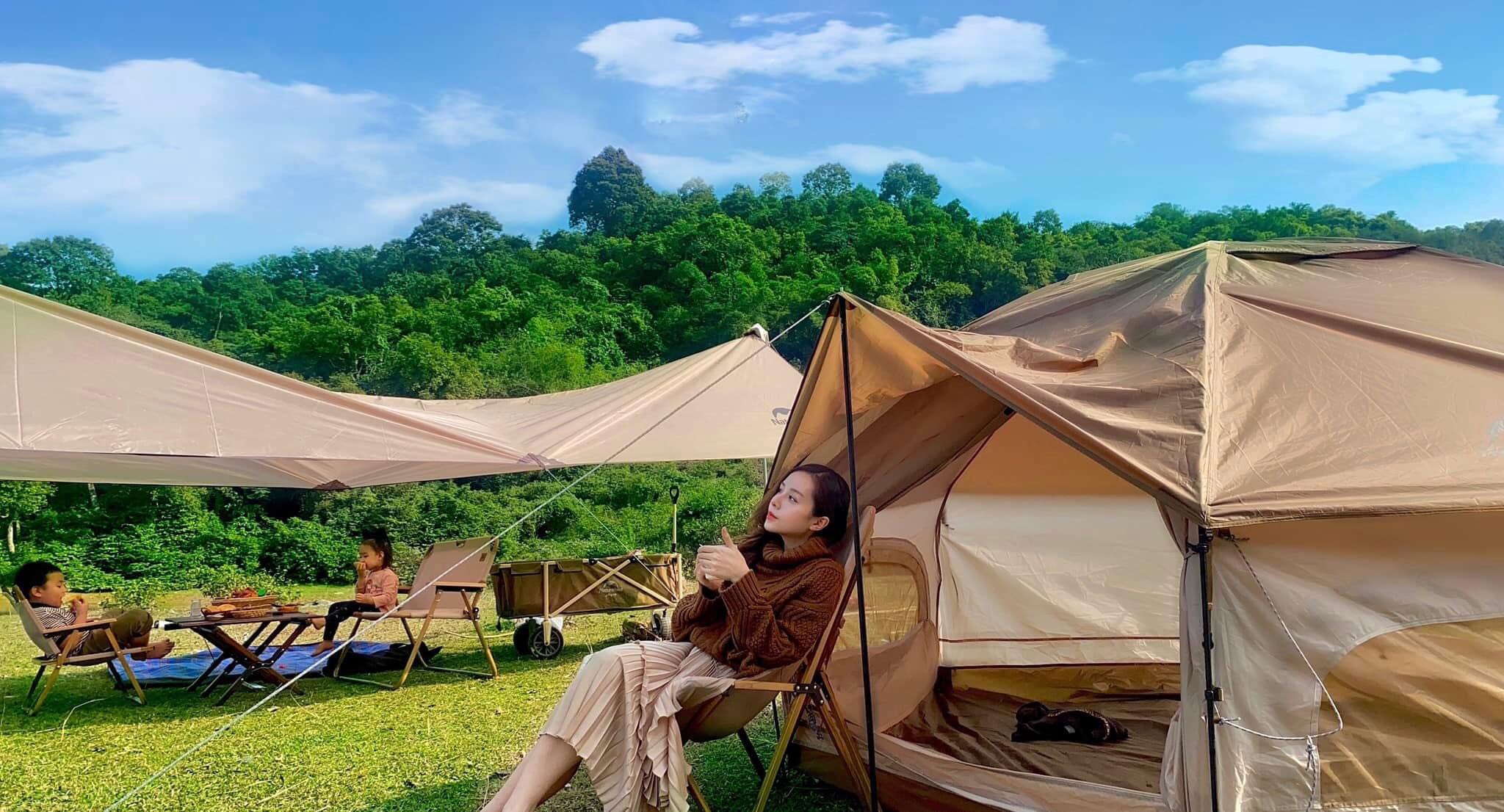 chuẩn bị đồ mang đi cắm trại