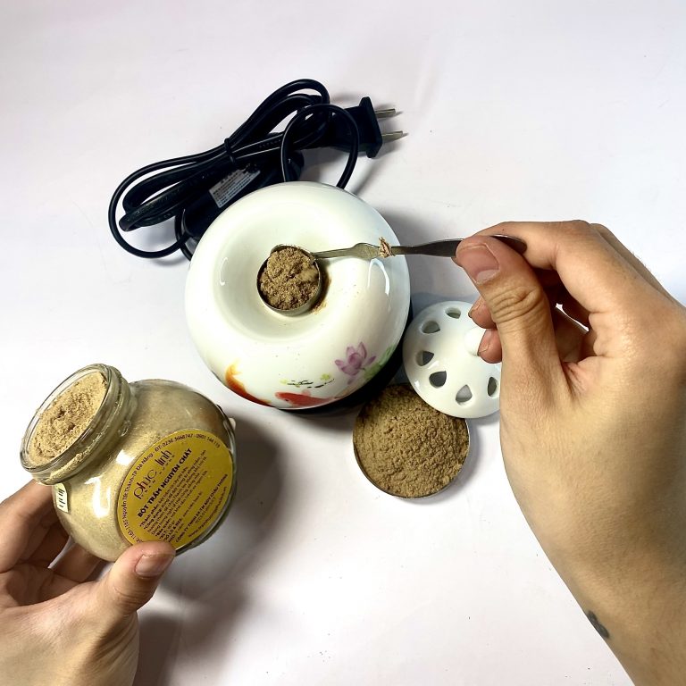 Cách xông nhà năm mới? Nếu áp dụng đúng cách xông nhà năm mới bằng Bột Trầm Hương sẽ phát huy tác dụng và tiết kiệm được nguyên liệu