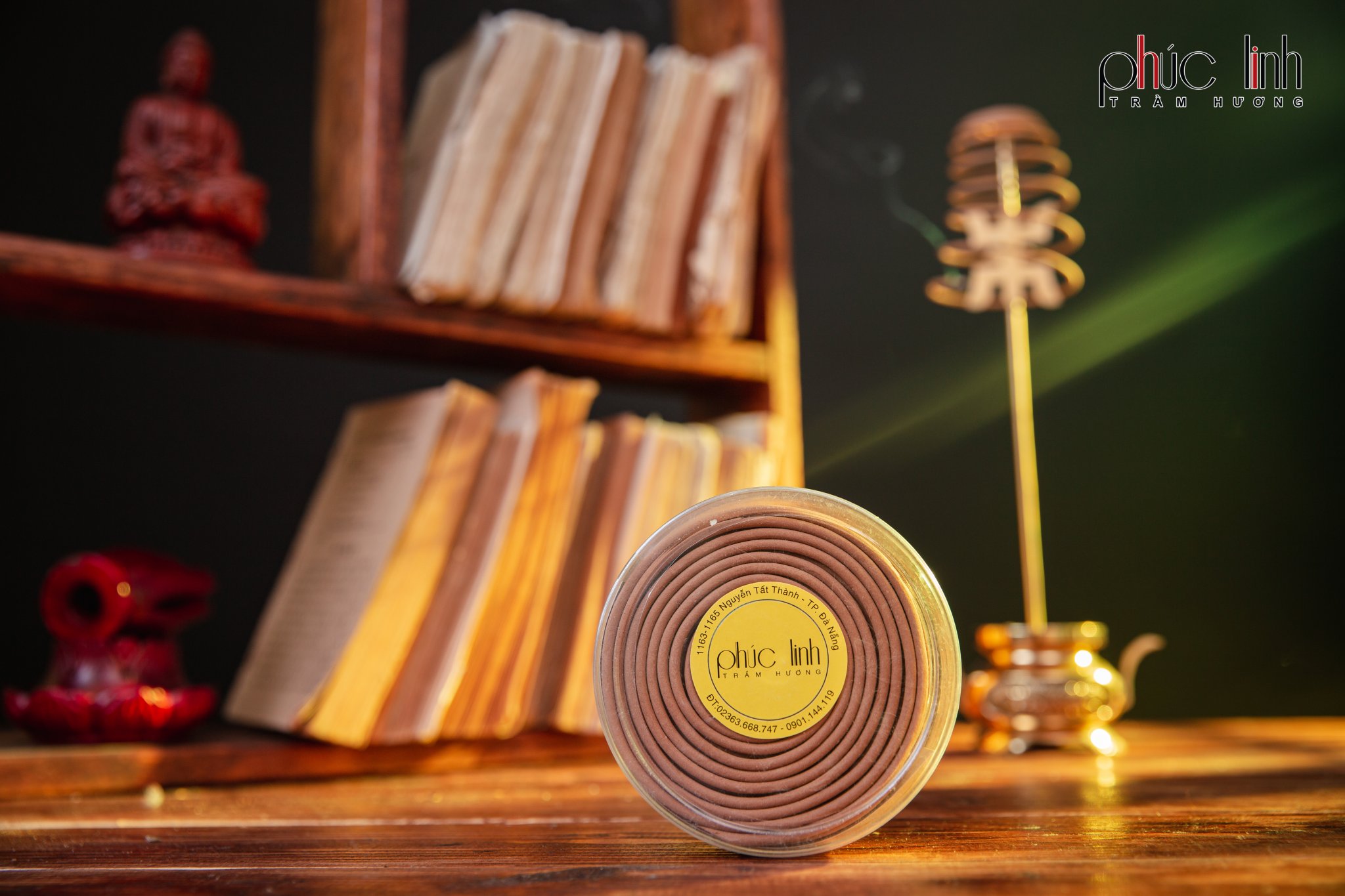 Nhang vòng trầm hương PHÚC LINH 11 giờ 100% nguyên liệu tự nhiên, không pha trộn hóa chất độc hại, với hương thơm trầm dịu nhẹ, ngọt thanh.