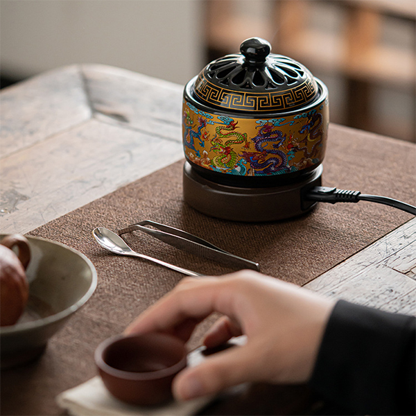 Xông Gốm HoaTrầm Hương được xông bằng lư xông điện tiện lợi, đẹp mắt, dùng trong thư giãn... Văn