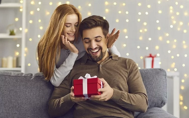 Món quà tặng sinh nhật hay vừa lãng mạn vừa ý nghĩa, lại không quá đắt tiền khiến các cặp đôi không khỏi đau đầu.