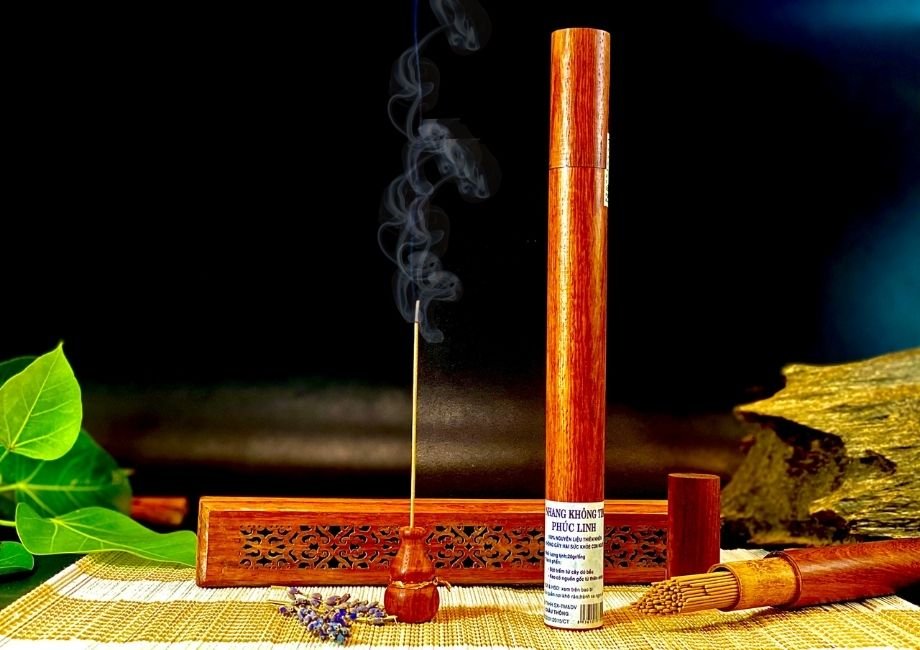 Nhang Trầm Hương Không Tăm ít khói, nhỏ gọn dùng cho để dâng hương lên các bàn thờ nhà nhỏ, nhà chung cư.