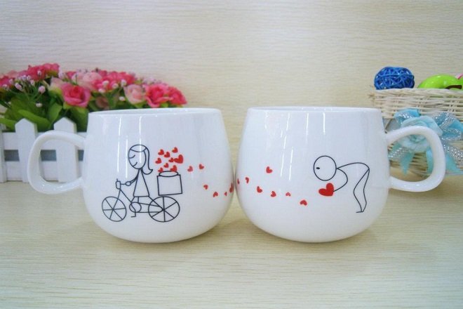 không nên tặng quà cho bạn trai ly tách