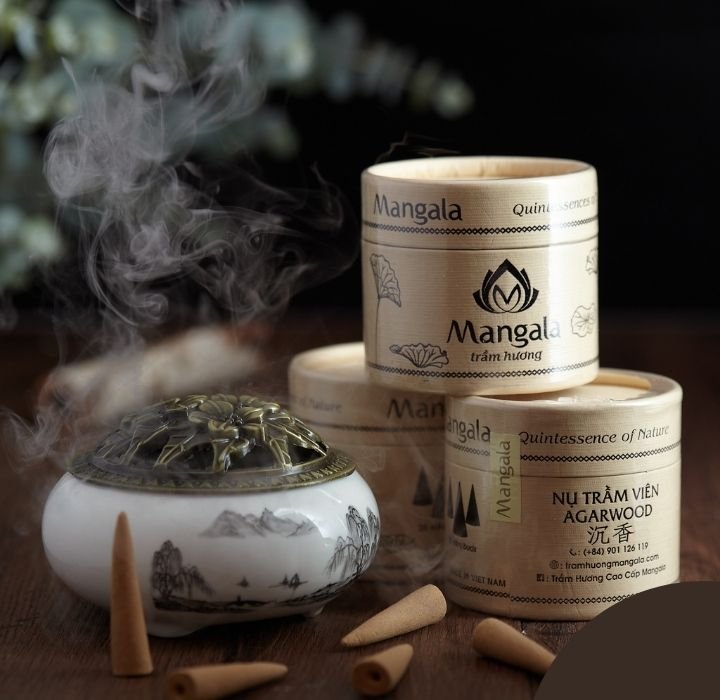 Đốt Nụ Trầm Hương Thiên Nhiên trong nhà mang lại nhiều lợi ích sức khỏe.