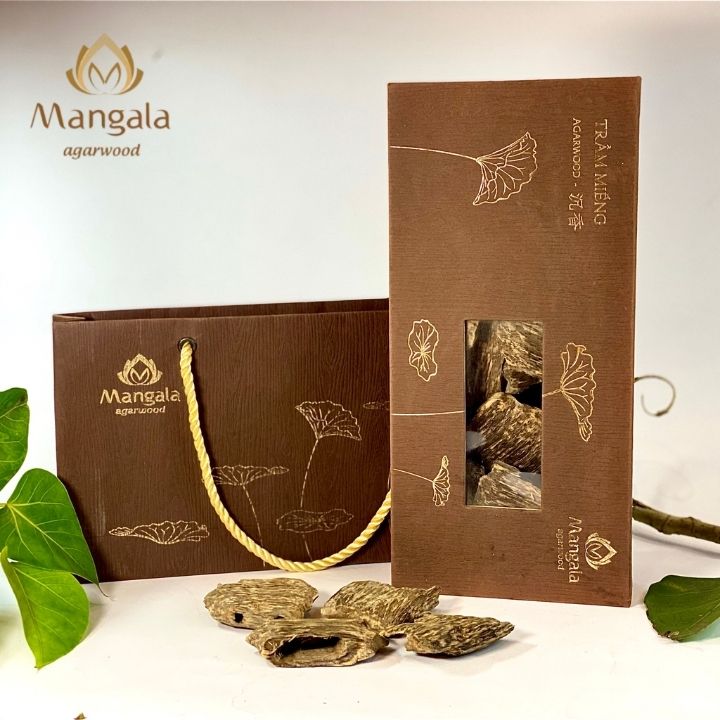 Tặng Quà Trầm Hương với ý nghĩa gửi gắm vào đó những điều tốt đẹp, an lành, hạnh phúc