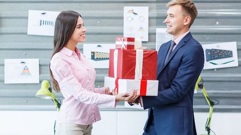Một món quà nhỏ hợp lý khi đến tân gia là điều không thể thiếu