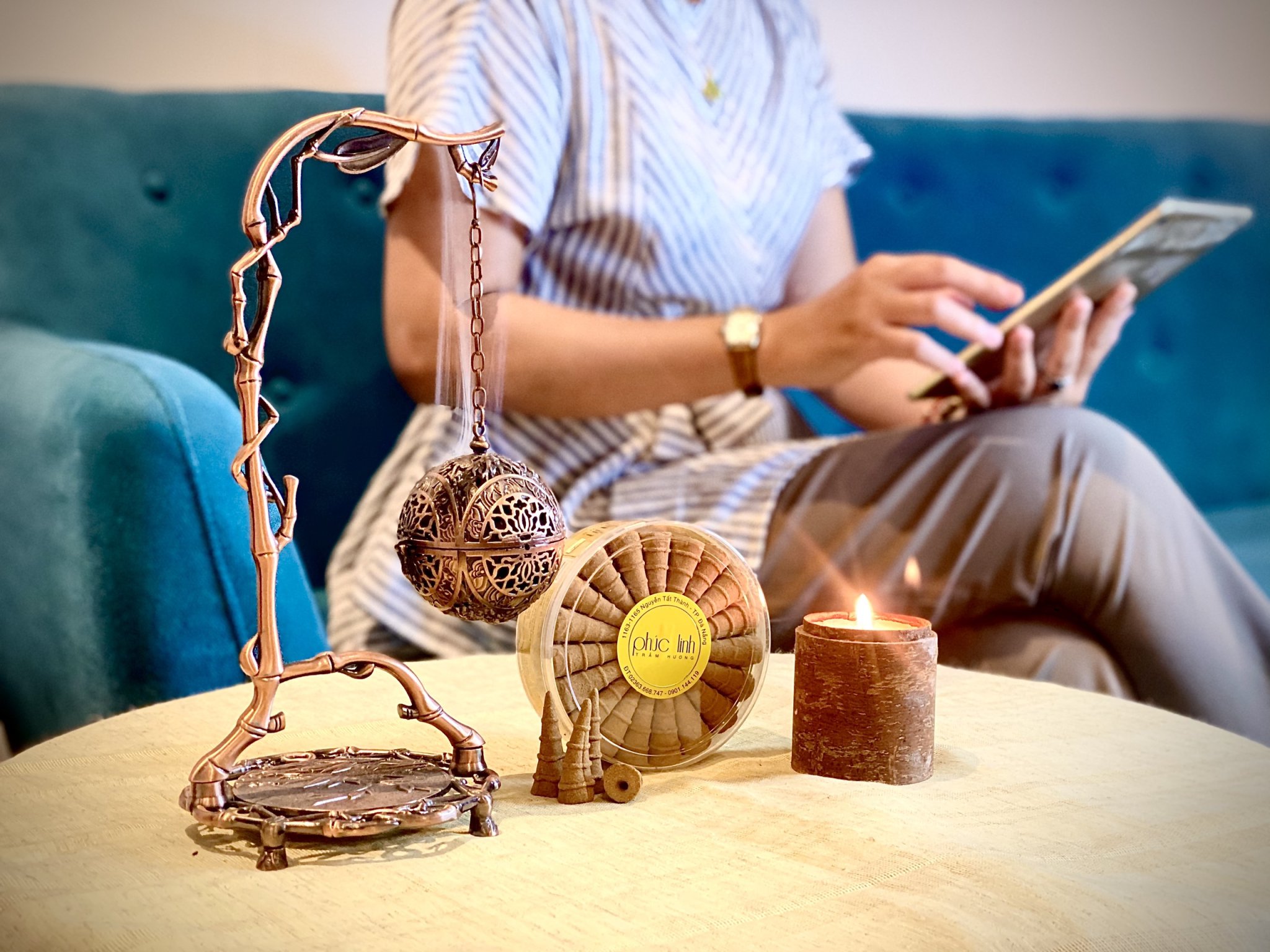 Nụ Trầm Hương là gì? Mùi hương trầm được nghiên cứu và chứng nghiệm thực tế là giải tỏa căng thẳng và tập trung tinh thần khi làm việc