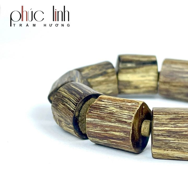 Hương thơm của trầm hương lào giúp duy trì tâm lý thoải mái, tăng cường sự tập trung và bình tĩnh