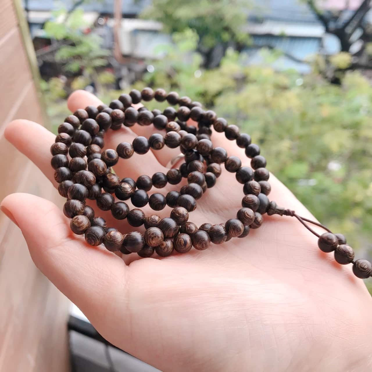 Vòng sánh trầm với mức giá phải chăng, mùi thơm, vân trầm đẹp