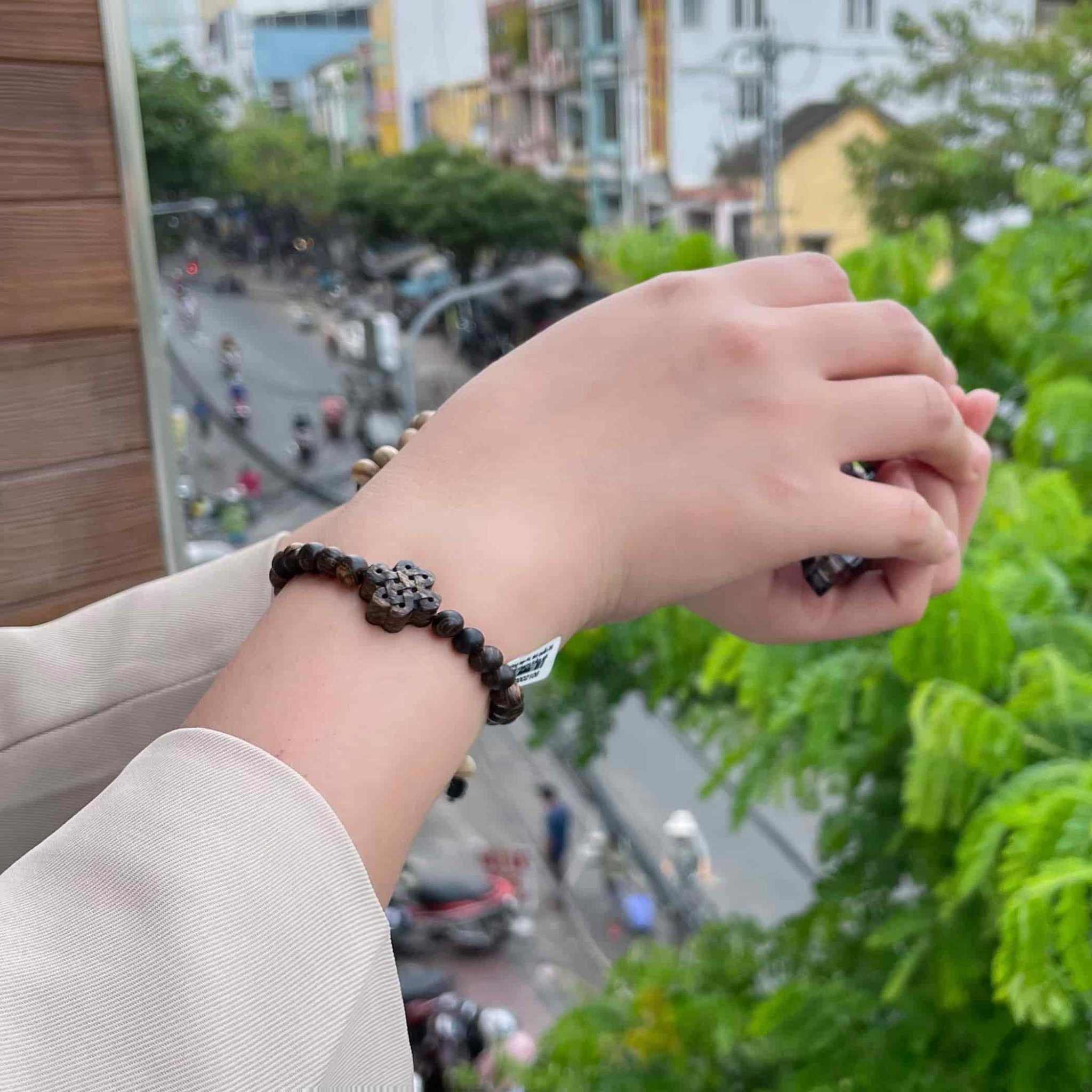 Vòng Tay Phúc Linh Sánh Quằn 6ly Phối Charm Trầm Cát Tường