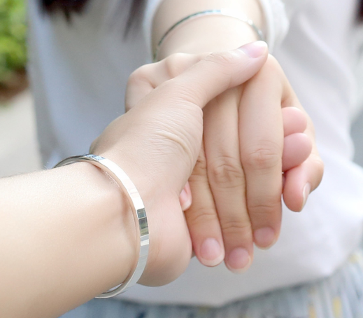 Vòng Tay Bạc thích hợp cho cả nam lẫn nữ