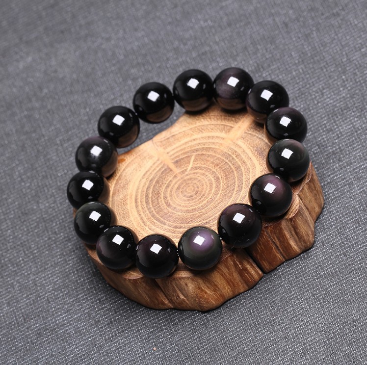 Vòng tay phong thủy đá Obsidian có tác dụng cải thiện tâm trạng và trục xuất các luồng khí xấu trong cơ thể