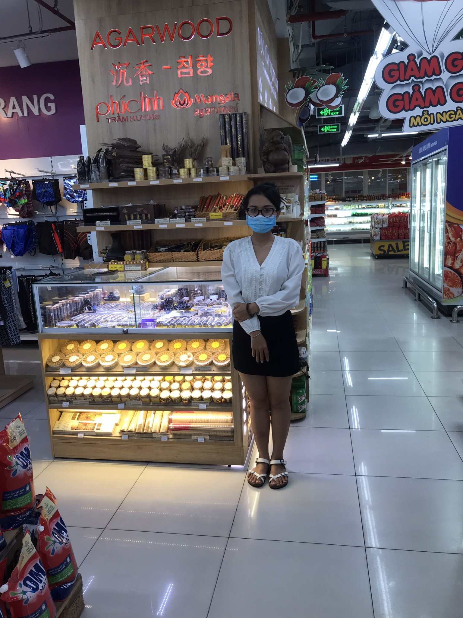Cửa hàng bán Vòng Tay Trầm Hương tại Nha Trang của Trầm hương Phúc Linh - tại siêu thị Vinmart tầng 2- Trung tâm Thương Mại VinCom đường Lê Thánh Tôn, Nha Trang