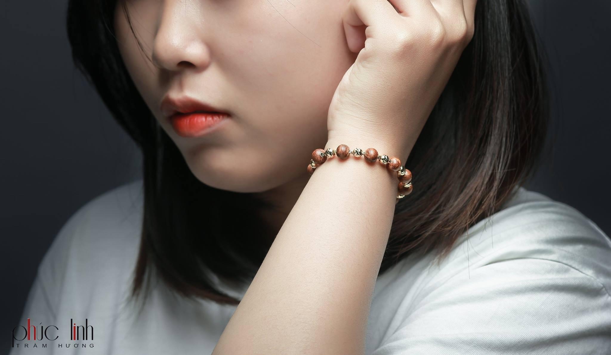 Chiếc Vòng Tay Trầm Hương phối thêm các loại vàng, bạc, đá quý ....thêm nhiều lựa chọn cho người dùng