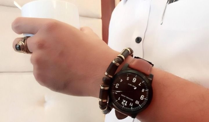 Chiếc vòng trầm cho nam nhiều dạng: hạt tròn, hạt trụ trơn hoặc có thể bọc phối vàng đeo thời trang