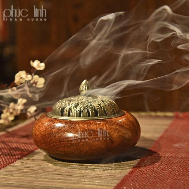 Trầm Hương được đốt trong các Lư Xông Trầm với nhiễu mẫu mã phong phú