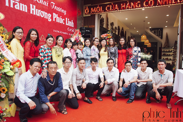 Trầm Hương Phúc Linh - Thương hiệu số 1 trên thị trường hiện nay về các sản phẩm Trầm hương tự nhiên cao cấp tự hào là địa chỉ uy tín để bạn có thể “chọn mặt gửi vàng”, an tâm tìm tới nếu đang có ý định tìm mua vòng Trầm hương 100% từ thiên nhiên và không sử dụng hoá chất.