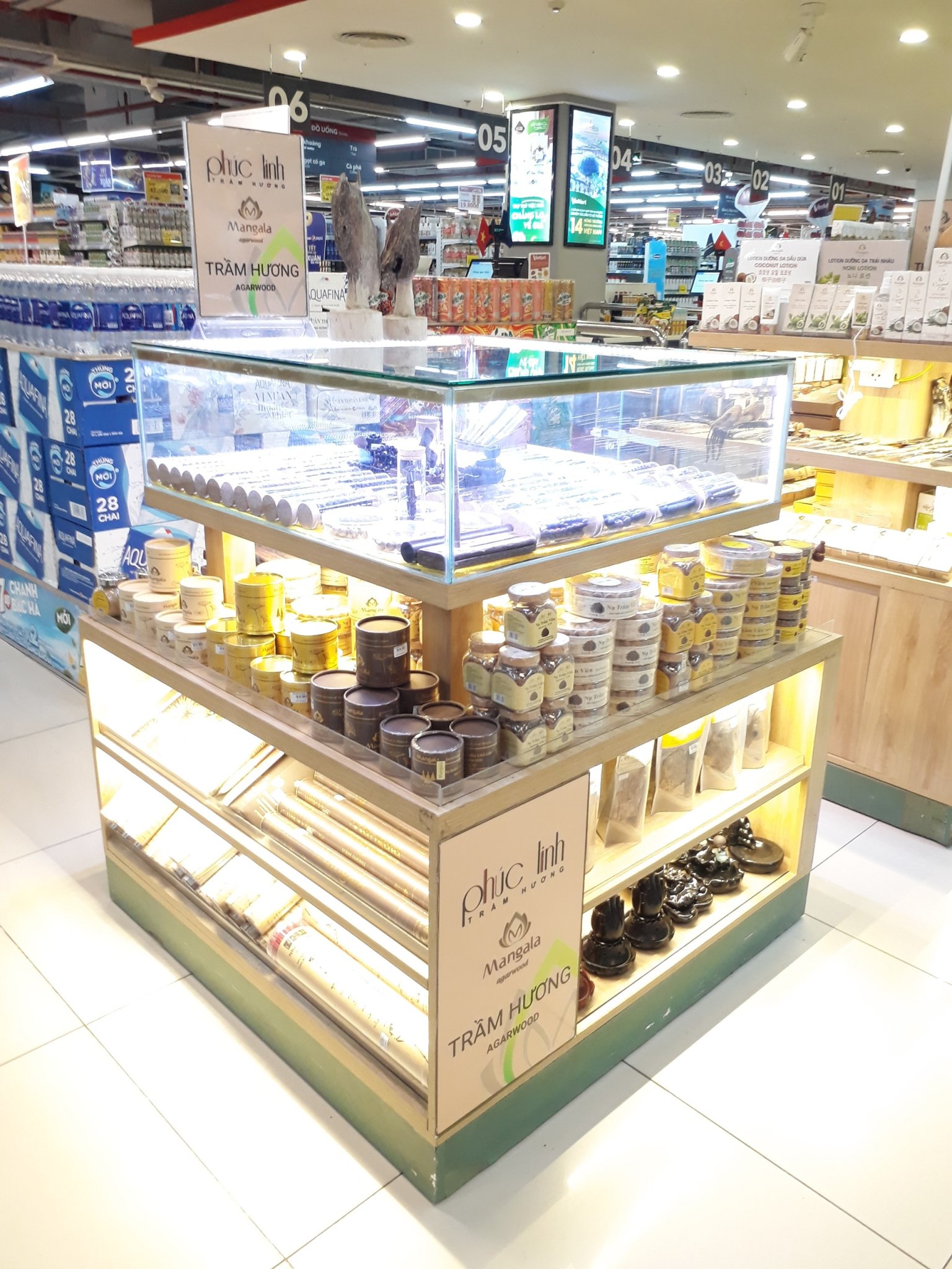 Cửa hàng bán Vòng Trầm Hương - Quầy Vinmart trong TTTM Vincom Hồ Chí Minh
