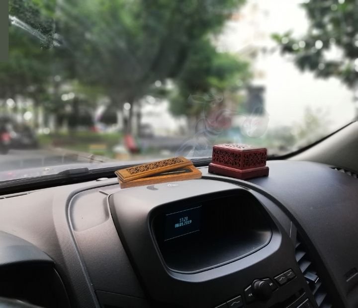 Tăm Trầm dùng để khử mùi và tạo hương thơm cho xe ô tô
