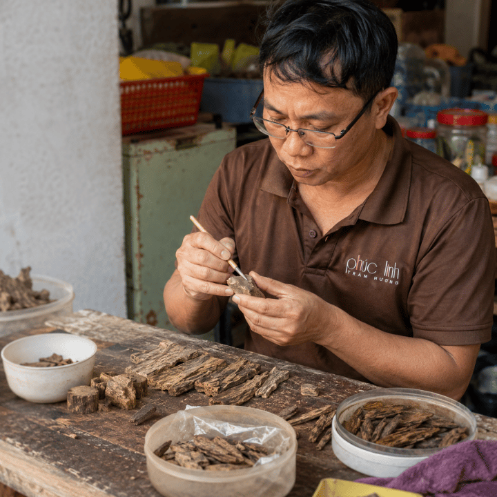 Hơn 40 năm gìn giữ bí quyết nghề trầm gia đình